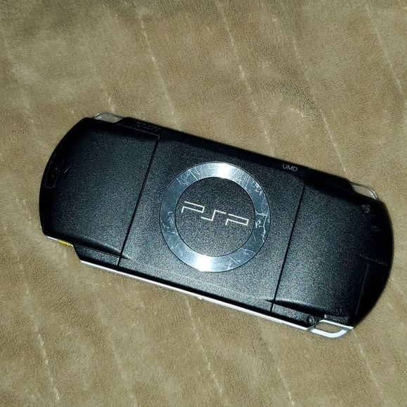 Sony Playstation PSP   - Picture 2 of 3